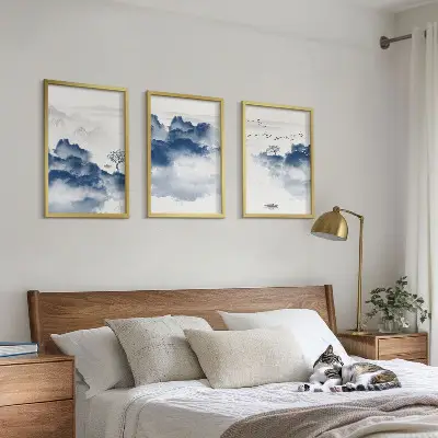Set van schilderijen als wanddecoratie met wolken bergen bomen en vogels