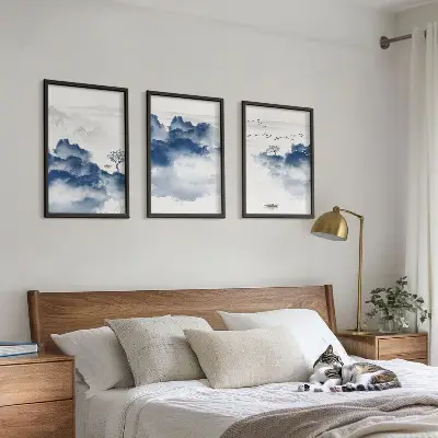 Set van schilderijen als wanddecoratie met wolken bergen bomen en vogels
