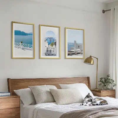 Wanddecoratieset schilderijen met afbeelding van witte gebouwen aan de zee in Griekenland