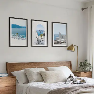 Wanddecoratieset schilderijen met afbeelding van witte gebouwen aan de zee in Griekenland