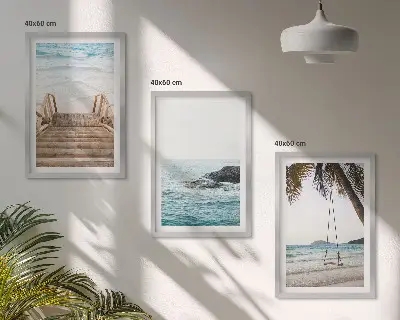Wanddecoratieset schilderijen met een trap bij het strand en een schommel aan de zee