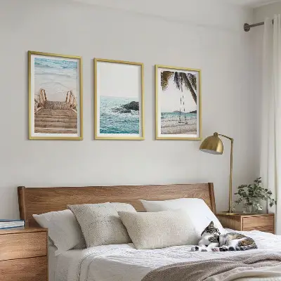 Wanddecoratieset schilderijen met een trap bij het strand en een schommel aan de zee