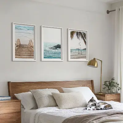 Wanddecoratieset schilderijen met een trap bij het strand en een schommel aan de zee