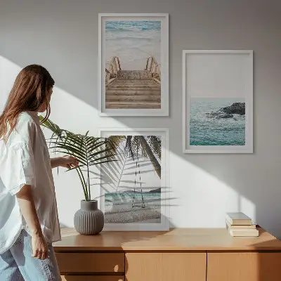 Wanddecoratieset schilderijen met een trap bij het strand en een schommel aan de zee