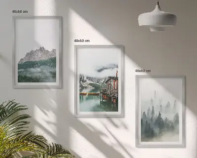 Wanddecoratieset met schilderijen landschap met bergen, meer, hut en mist