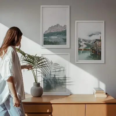 Wanddecoratieset met schilderijen landschap met bergen, meer, hut en mist