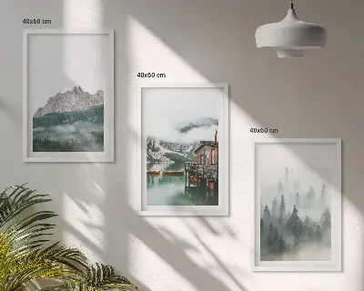 Wanddecoratieset met schilderijen landschap met bergen, meer, hut en mist