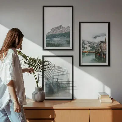 Wanddecoratieset met schilderijen landschap met bergen, meer, hut en mist