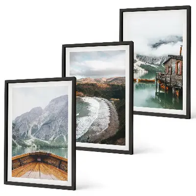 Wanddecoratieset schilderijen met een landschap van bergen, een meer, een boot en een strand