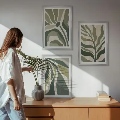 Set wanddecoratie met schilderijen met illustraties van geschilderde groene bladeren