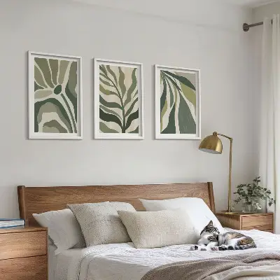 Set wanddecoratie met schilderijen met illustraties van geschilderde groene bladeren