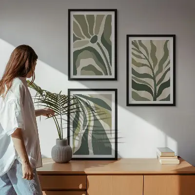 Set wanddecoratie met schilderijen met illustraties van geschilderde groene bladeren