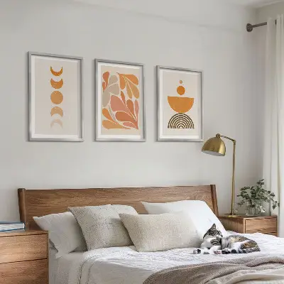 Set wanddecoratie met schilderijen abstracte oranje vormen