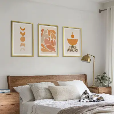 Set wanddecoratie met schilderijen abstracte oranje vormen