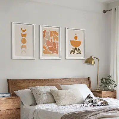 Set wanddecoratie met schilderijen abstracte oranje vormen