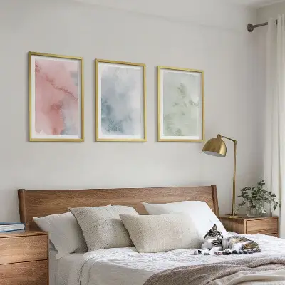Set wanddecoratie met schilderijen pastelkleurige aquarelstructuren