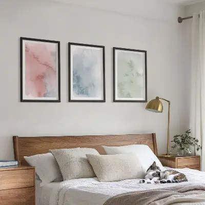Set wanddecoratie met schilderijen pastelkleurige aquarelstructuren