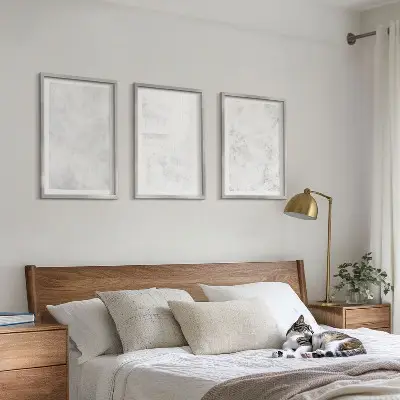 Wanddecoratieset schilderijen met minimalistische witte vlekken op een achtergrond