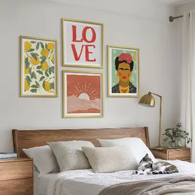 Set posters met lijst met afbeeldingen van citroenen, een inscriptie over liefde en een landschap in Frida Kahlo stijl