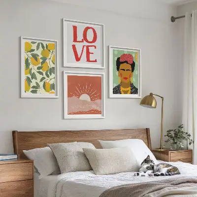 Set posters met lijst met afbeeldingen van citroenen, een inscriptie over liefde en een landschap in Frida Kahlo stijl