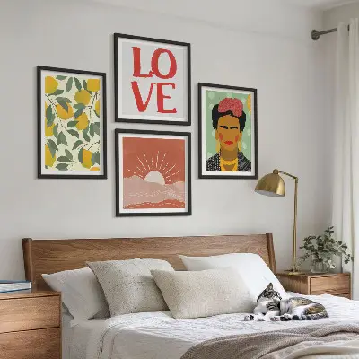Set posters met lijst met afbeeldingen van citroenen, een inscriptie over liefde en een landschap in Frida Kahlo stijl