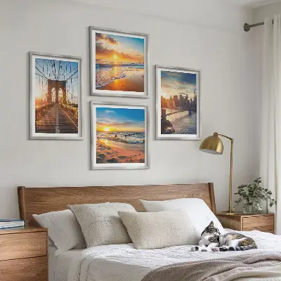 Set van posters met lijst met afbeeldingen van bruggen en zonsondergangen in de stad