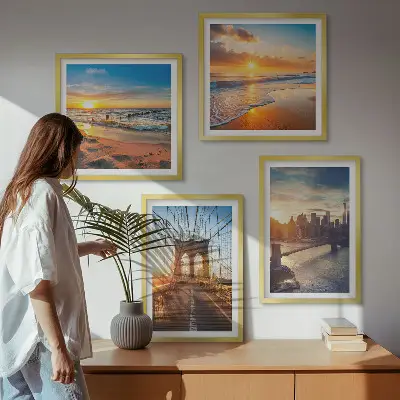 Set van posters met lijst met afbeeldingen van bruggen en zonsondergangen in de stad