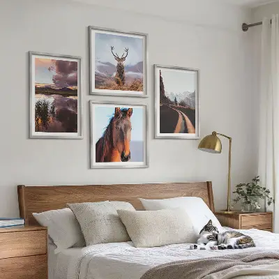 Berglandschap met rendieren en paarden meerluik in lijst