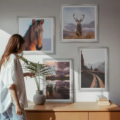 Berglandschap met rendieren en paarden meerluik in lijst