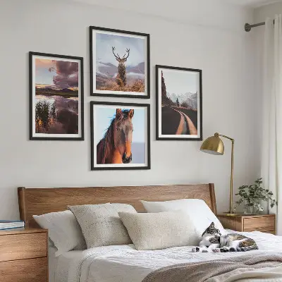 Berglandschap met rendieren en paarden meerluik in lijst