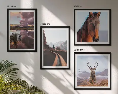 Berglandschap met rendieren en paarden meerluik in lijst