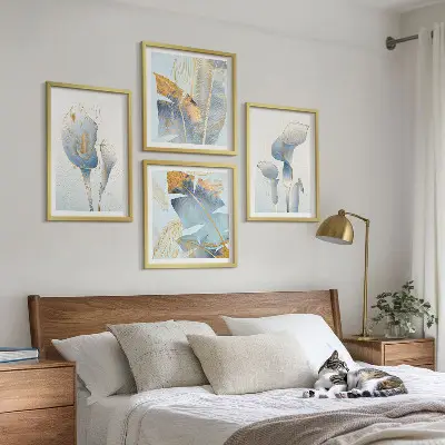 Set posters met lijst met blauwe bloemen op de achtergrond
