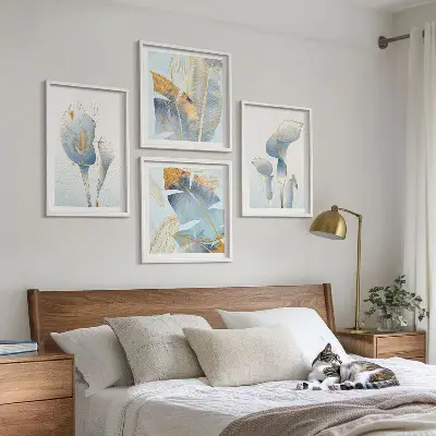 Set posters met lijst met blauwe bloemen op de achtergrond