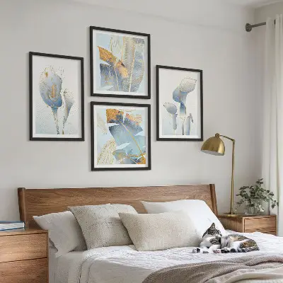 Set posters met lijst met blauwe bloemen op de achtergrond