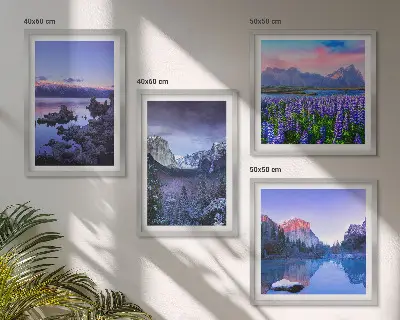 Set van posters met lijst berglandschappen, water en een bloemenveld