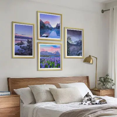 Set van posters met lijst berglandschappen, water en een bloemenveld