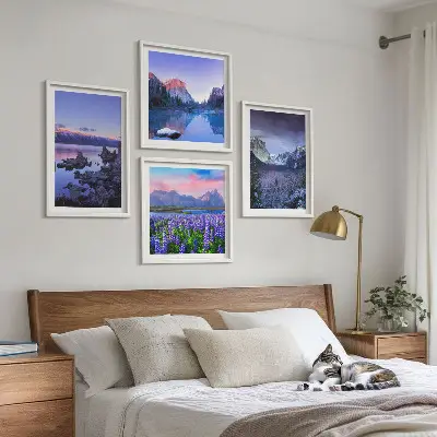 Set van posters met lijst berglandschappen, water en een bloemenveld