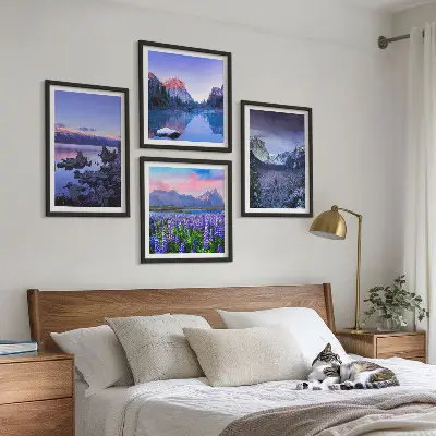Set van posters met lijst berglandschappen, water en een bloemenveld