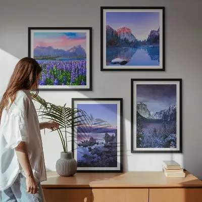 Set van posters met lijst berglandschappen, water en een bloemenveld