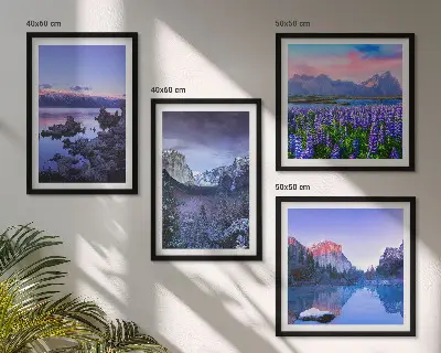 Set van posters met lijst berglandschappen, water en een bloemenveld