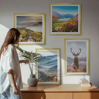 Posterset met lijsten berglandschap met meer en herten