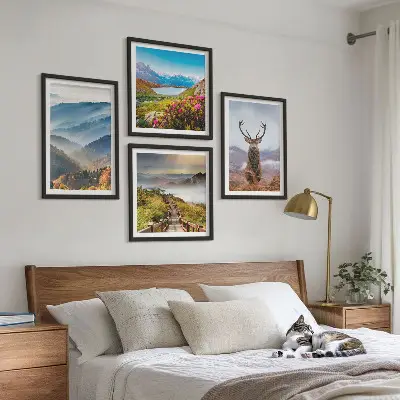 Posterset met lijsten berglandschap met meer en herten