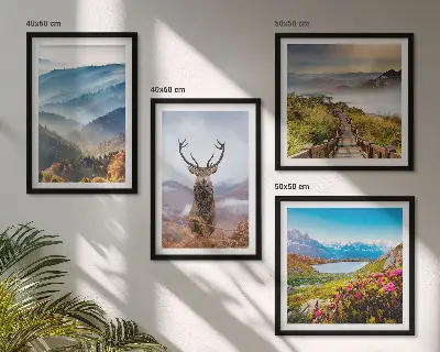 Posterset met lijsten berglandschap met meer en herten