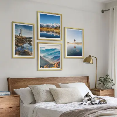 Set van posters met lijst met uitzicht op de natuur, de vuurtoren en de bergen
