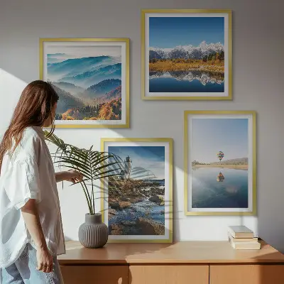 Set van posters met lijst met uitzicht op de natuur, de vuurtoren en de bergen