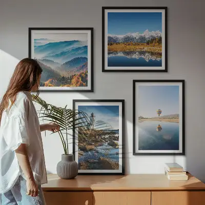 Set van posters met lijst met uitzicht op de natuur, de vuurtoren en de bergen
