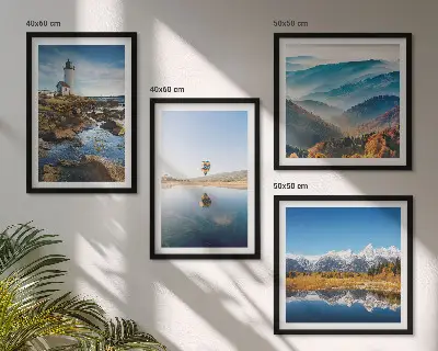 Set van posters met lijst met uitzicht op de natuur, de vuurtoren en de bergen