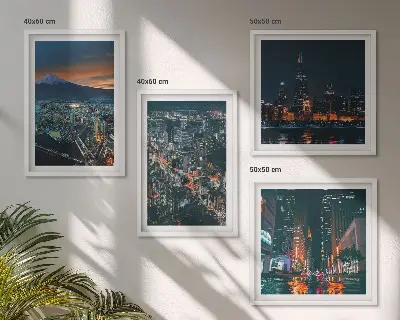 Set van posters met lijst Uitzicht op de stad vanuit de bergen 's nachts