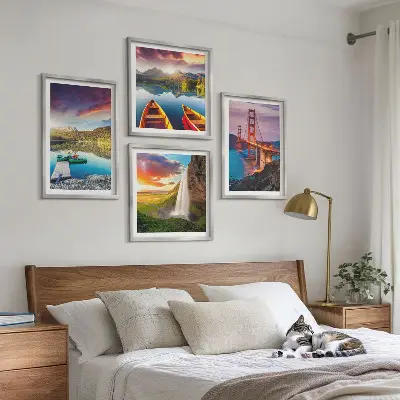 Set posters met lijsten bergmeren, boten en bruggen