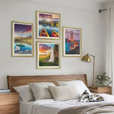 Set posters met lijsten bergmeren, boten en bruggen